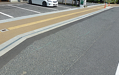 ノンスリップ円型側溝「ハイスルー」 の施工例