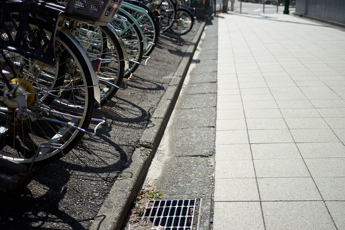 自転車走行に最適な側溝とは？エプロン幅・滑り止めから選び方まで徹底解説